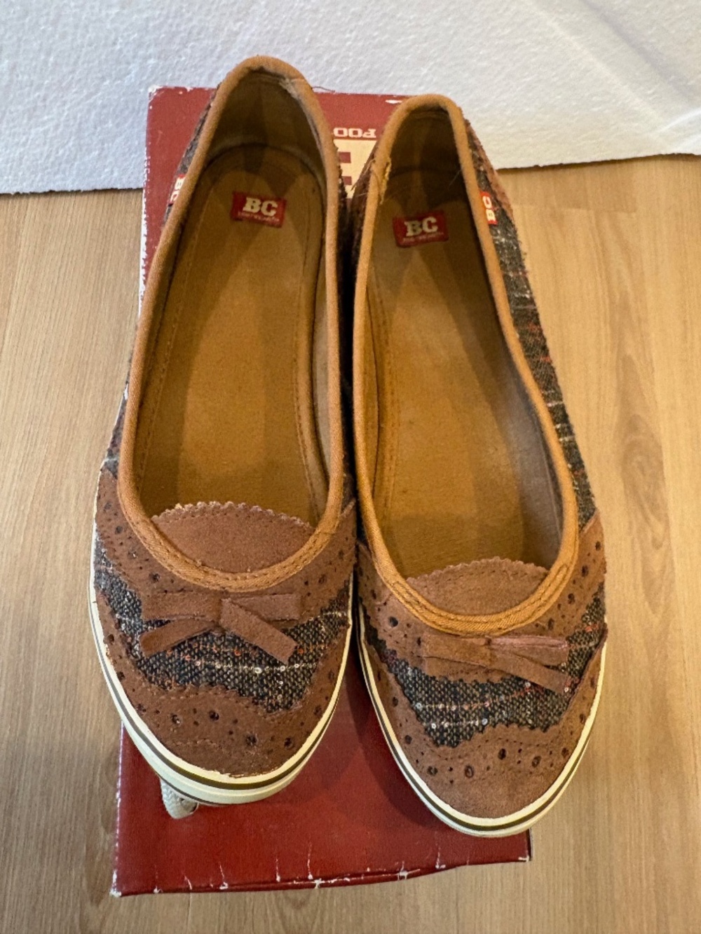 BC FOOTWEAR Mocha Fabric "Sneakerinas"; Size: 7.5